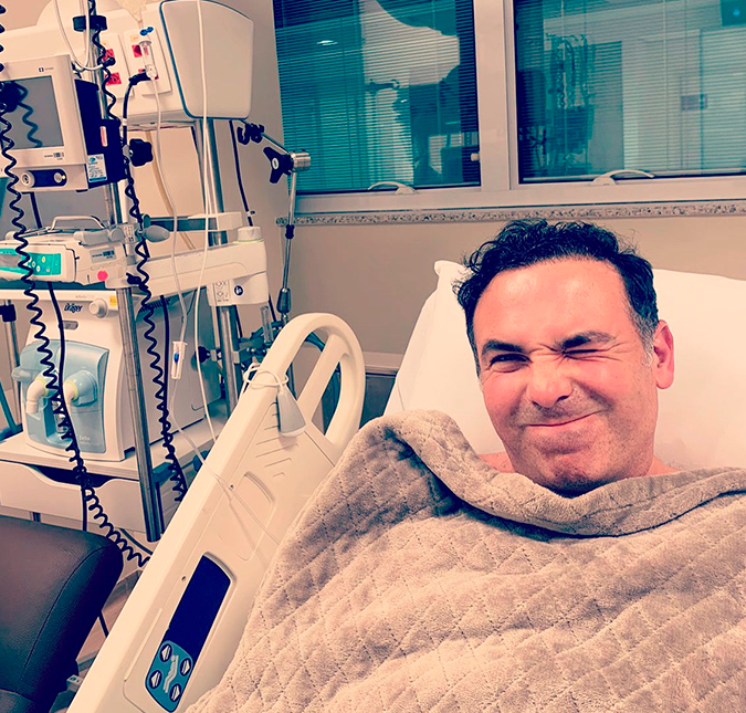 Reinaldo Gottino se pronuncia pela primeira vez após sair às pressas de ambulância: <I>Dor no peito</i>