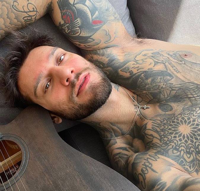 Menos de uma semana após anúncio de divórcio, Lucas Lucco mostra treino e confessa: <I>-Dois meses bebendo cerveja todo dia</i>