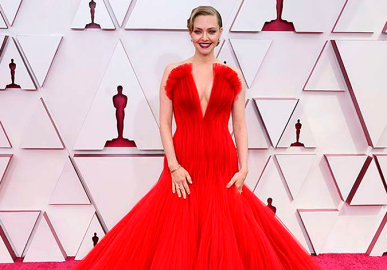 Amanda Seyfried, Amanda Audrey Hepburn, Julia Roberts: os melhores e os piores <i>looks</i> da história do <i>Oscar</i>!