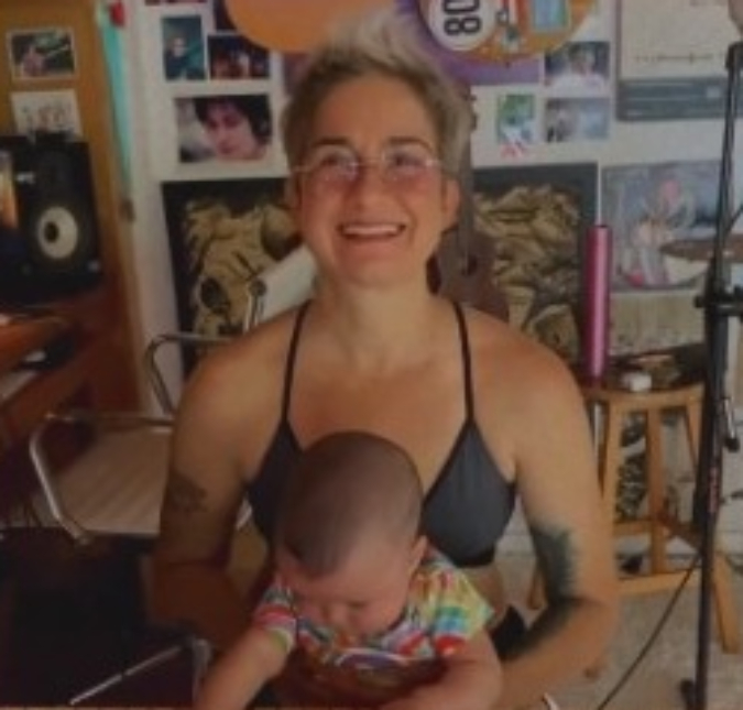 Nanda Costa compartilha filha tocando teclado com Lan Lanh, confira!