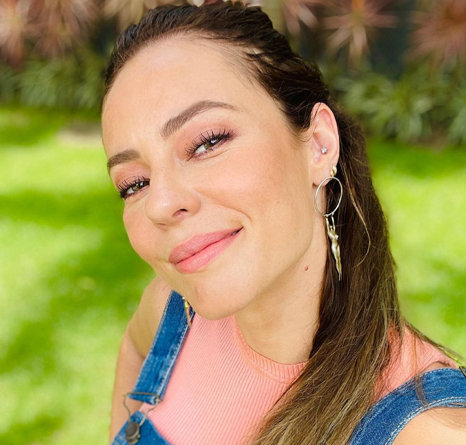Paolla Oliveira aposta em <i>look</i> de crochê para ensaio da <i>Grande Rio</i> e rouba cena: <i>Não cansa de ser linda</i>
