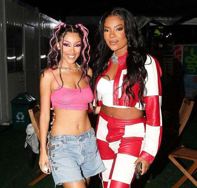 Ludmilla compartilha fotos ao lado de Doja Cat nos bastidores do <i>Lollapalooza 2022: Você é tão fofa</i>