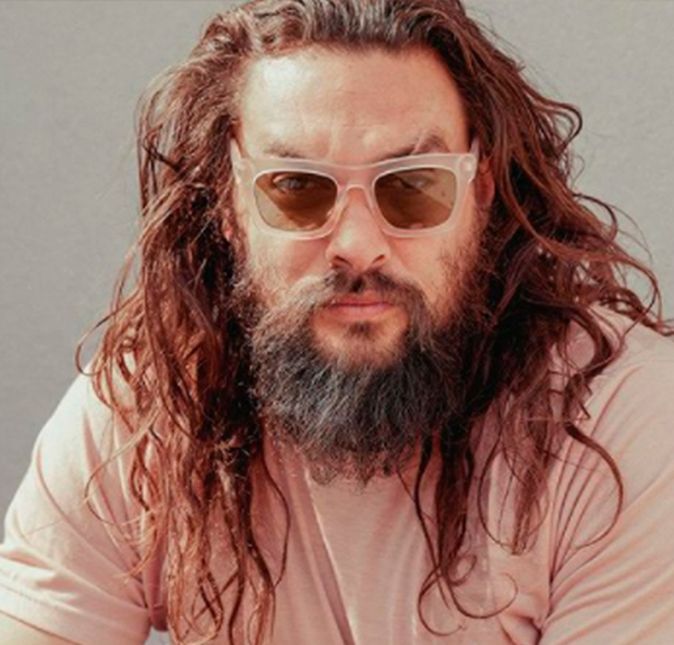 Jason Momoa é um astro de Hollywood e é conhecido por muitos graças a seu papel como Aquaman, mas este está longe de ser o único papel do ator. Por isso, vamos voltar no tempo nesta galeria e relembrar os papéis já interpretados por Momoa, começando lá em 1999 até chegar nos dias atuais. Confira, a seguir! Jason Momoa é um astro de Hollywood e é conhecido por muitos graças a seu papel como Aquaman, mas este está longe de ser o único papel do ator. Por isso, vamos voltar no tempo nesta galeria e relembrar os papéis já interpretados por Momoa, começando lá em 1999 até chegar nos dias atuais. Confira, a seguir!