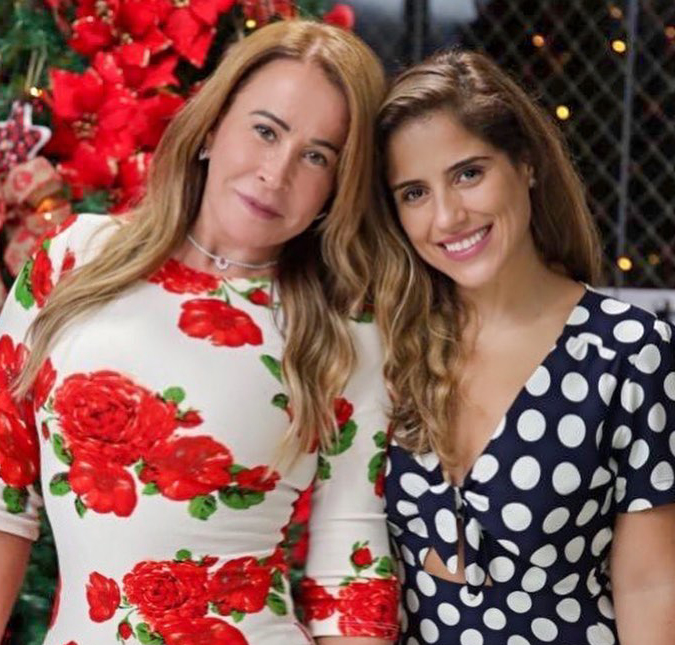 Zilu Camargo se revolta com notícia envolvendo a sua família e recebe apoio da filha, Camilla: <i>Sempre juntas é o que vale</i>