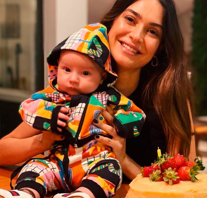 No caso de Thaila Ayala, a atriz preferiu algo mais intimista. Para celebrar os quatro meses de vida de Francisco, ela e o marido, Renato Góes, capricharam no recheio do bolo no dia 1 de abril de 2022. Papai só quer bolo de doce de leite com brigadeiro branco então só sai bolo assim aqui, escreveu na legenda. Fofos, né?! No caso de Thaila Ayala, a atriz preferiu algo mais intimista. Para celebrar os quatro meses de vida de Francisco, ela e o marido, Renato Góes, capricharam no recheio do bolo no dia 1 de abril de 2022. Papai só quer bolo de doce de leite com brigadeiro branco então só sai bolo assim aqui, escreveu na legenda. Fofos, né?!
