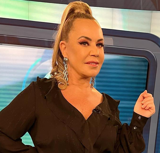 Flor faz piada de duplo sentido com Cartolano após <i>Fofocalizando</i> estrear novo cenário: <i>O negócio dele é sentar</i>