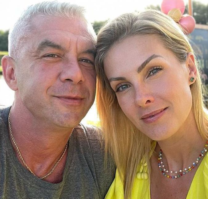 Ana Hickmann mostrou todo o seu amor ao maridão, Alexandre Correa, após fazer uma publicação em uma das fotos publicadas pelo empresário. Nos comentários, de uma selfie do amado, ela escreveu: Respiro e suspiro por você todos os dias! Te vejo mais tarde!!!!, disparou ela. Eita!