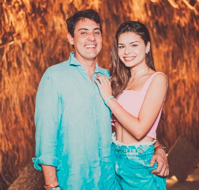 Bruno De Luca contou ao Leo Dias que será papai pela primeira vez pois a noiva, Sthéfany Vidal, está grávida de três meses. Estamos juntos há dois anos e três meses. Começamos a namorar no Réveillon de 2019 para 2020. Teve a pandemia e ficamos grudados a pandemia inteira e o resultado é esse. Meu sonho sempre foi ser pai, mas eu achava que nunca mais ia ser, pois a minha vida de solteiro também era muito boa e eu não achava ninguém que me fizesse ter vontade de deixar de ser solteiro. Bruno ainda entregou como conheceu a amada: Então estava bom demais e quando conheci a Sthéfany ela me disse exatamente a mesma coisa, que ia ser solteira para o resto da vida, que não ia ter filho. E aí a gente se encaixou. A gente se conheceu no quiosque aqui em frente à minha casa. Ela estava fazendo o Melhores do Ano aqui no Rio e a gente se encontrou lá. A seguir, veja outros famosos que serão papais em 2022.