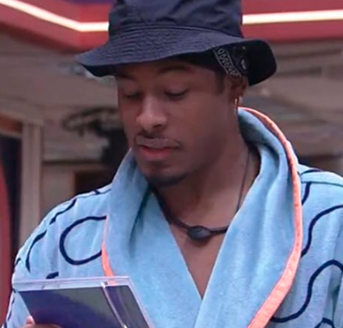 Enquanto isso, dentro da casa mais vigiada do Brasil, foi enviado alguns ovos de chocolate para os participantes se distraírem e acharem que era apenas uma ação. Paulo André, o líder da semana, explicou que cada guloseima continha o nome de seu proprietário. Enquanto isso, dentro da casa mais vigiada do Brasil, foi enviado alguns ovos de chocolate para os participantes se distraírem e acharem que era apenas uma ação. Paulo André, o líder da semana, explicou que cada guloseima continha o nome de seu proprietário.