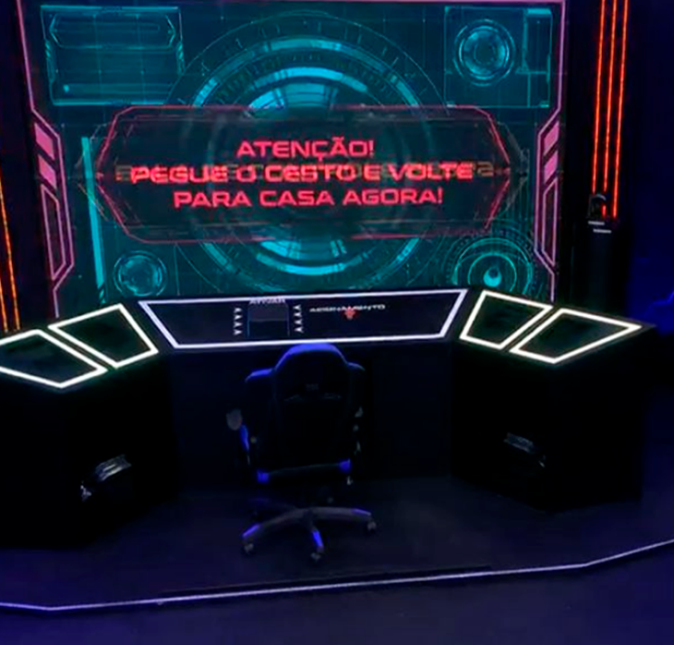 Ao mesmo tempo, no Quarto Secreto, Arthur foi direcionado a pegar a cesta de ovos e voltar para a casa. Ao mesmo tempo, no Quarto Secreto, Arthur foi direcionado a pegar a cesta de ovos e voltar para a casa.