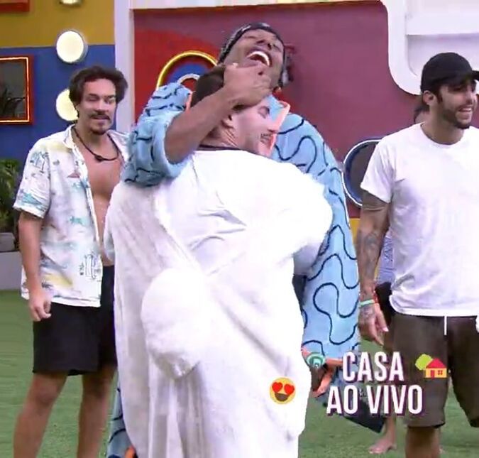 Arthur Aguiar volta para casa do <i>BBB22</i>, veja como foi!