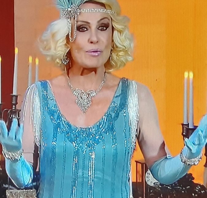 Ainda em abril de 2022, a apresentadora entrou no clima de estreia do filme Animais Fantásticos: os Segredos de Dumbledore e surgiu com um look de 1920. Além da roupa, um cenário do filme também foi usado. Um verdadeiro arraso né?! Vale pontuar que a brasileira Maria Fernanda Cândido está no elenco da produção.
