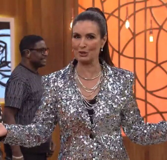 Fátima Bernardes usa <i>look</i> extravagante para receber atração internacional no <i>Encontro</i>