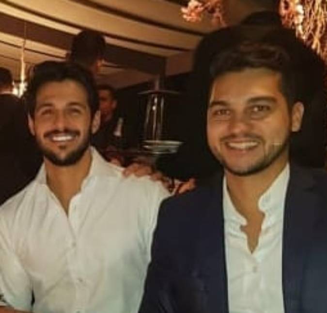 Internado, Rodrigo Mussi aperta a mão do irmão ao descobrir que sobrinho irá nascer: <I>Momento mais emocionante</i>