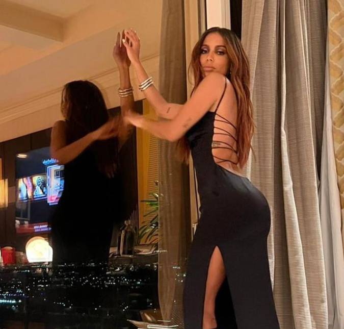 Anitta brinca nas redes sociais antes de se apresentar no <i>Coachella</i>: <i>Não passa nem wifi</i>