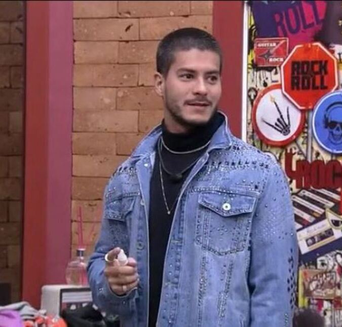 Após eliminação de Linn da Quebrada no <i>BBB22</i>, Arthur Aguiar dispara: <i>Meus fãs devem ter tirado ela</i>