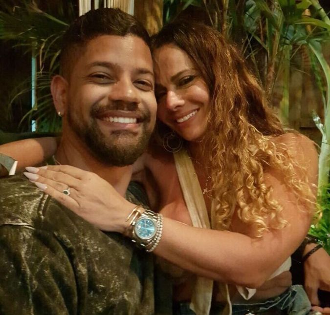 Recentemente, o casal fez um chá revelação para descobrir o sexo do bebê. E surpresa: é um menino. Ele deverá se chamar Joaquim.