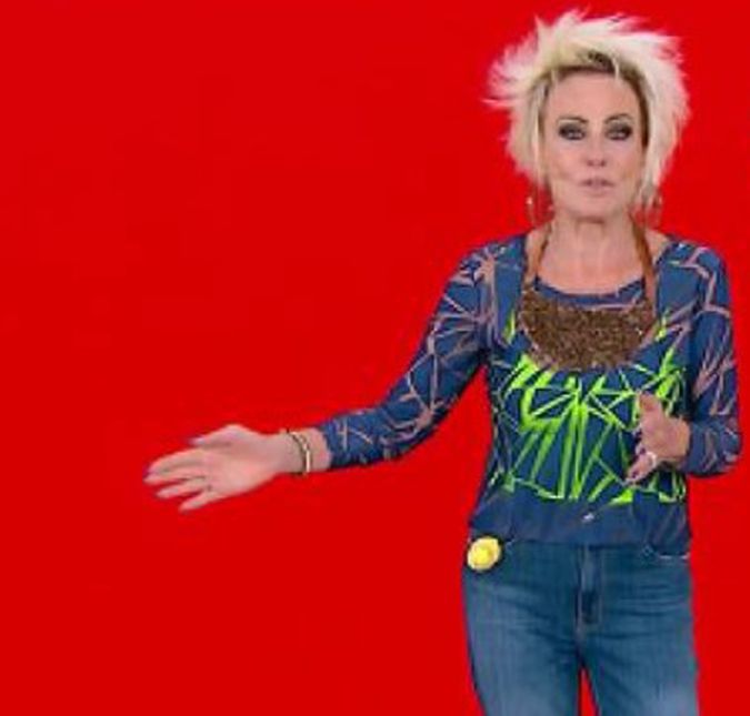 Ana Maria Braga é consagrada por conta de seu programa diário Mais Você, da TV Globo! Então, é claro que vários momentos - dentro e fora da atração - acabam arrancando risadas, ou até críticas, do público. Famosa por protestar contra o aumento dos preços de vários produtos, dessa vez, Ana Maria Braga protestou contra o preço do café. Com um colar do produto, ela pediu para que o repórter Fabrício plantasse um pé de café no jardim da atração: Vamos providenciar não só um pé, mas dois pés de café. Ana também informou que o café aumentou 64.66% no último ano. Confira, a seguir, mais momentos em que ela bombou na web.