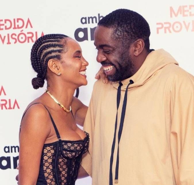 O ator estava dirigindo a esposa no filme Medida Provisória