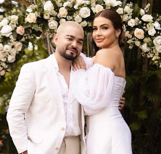 O apresentador postou cliques encantadores da cerimônia, que ocorreu na obra da casa