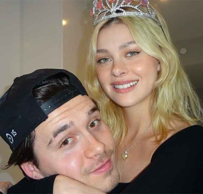 Recém casados, Brooklyn Beckham e Nicola Peltz pedem doações para a Ucrânia como presente Após a cerimônia, a atriz supostamente fez um upgrade em sua aliança e colocou um diamante maior