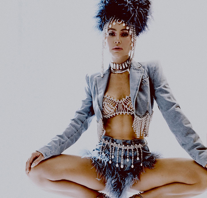 Em clima de Carnaval, Sabrina Sato posa para fotos cheias de estilo: <i>Semana que vem na avenida</i>; confira!