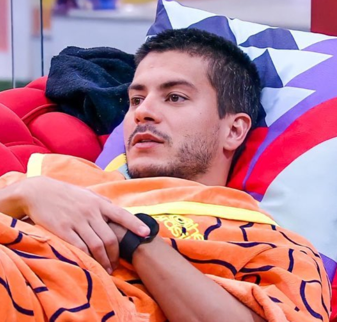 No <I>BBB22</I>, Arthur Aguiar se preocupa com relacionamento com Maíra Cardi: <i>Pode ter conhecido alguém</I>