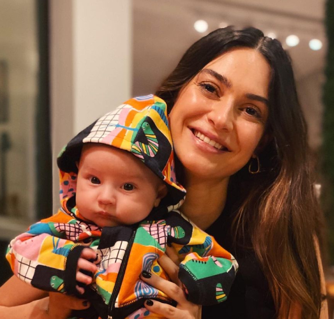 Thaila Ayala derrete <I>web</i> com clique do filho Francisco: <I>Minha vida todinha</i>