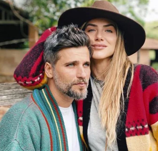 Giovanna Ewbank se declara para Bruno Gagliasso: Fazendeiro quarentão O casal está curtindo os dias no rancho da família O casal está curtindo os dias no rancho da família