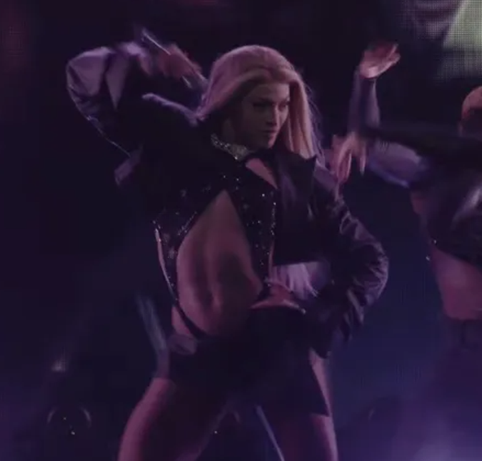 Pabllo Vittar vai às lágrimas em sua apresentação no Coachella A cantora foi a primeira drag queen a se apresentar no festival