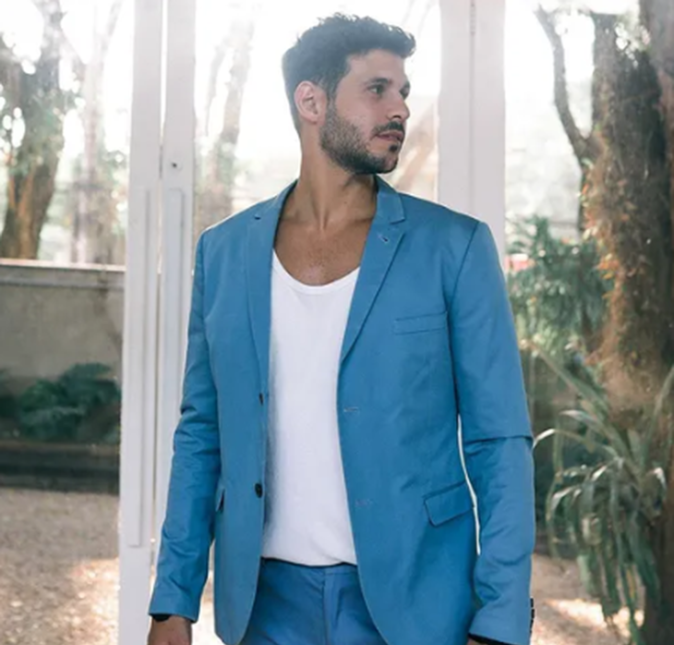 Em outra ocasião, Diego ainda falou que o gerente comercial começou a fazer exercícios com fisioterapeuta: Boa tarde, pessoal! Hoje, o Rodrigo está mais calmo e mais ativo. No quarto da UTI, já iniciou alguns exercícios com fisioterapeuta, dobrando e esticando as pernas, braços e etc. Novamente, os médicos afirmaram que o caso do Rodrigo é um milagre. Amanhã vou atualizar a todos com detalhes e informações inéditas. #RodrigoRenasce. Em outra ocasião, Diego ainda falou que o gerente comercial começou a fazer exercícios com fisioterapeuta: Boa tarde, pessoal! Hoje, o Rodrigo está mais calmo e mais ativo. No quarto da UTI, já iniciou alguns exercícios com fisioterapeuta, dobrando e esticando as pernas, braços e etc. Novamente, os médicos afirmaram que o caso do Rodrigo é um milagre. Amanhã vou atualizar a todos com detalhes e informações inéditas. #RodrigoRenasce.