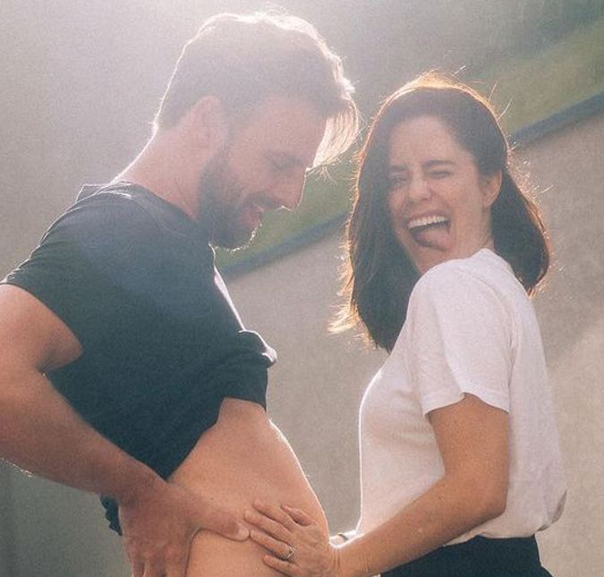 Discreto, o ator postou uma foto da família e celebrou a Páscoa