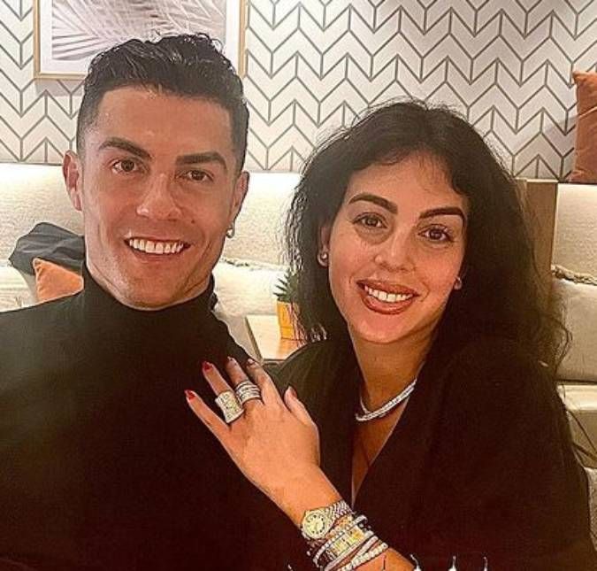 Irmã de Cristiano Ronaldo lamenta morte do sobrinho: Meu coração está com vocês Há poucas semanas, Georgina Rodriguez mostrou o quarto dos gêmeos