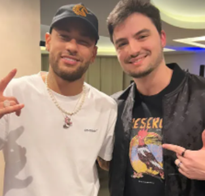 Felipe Neto posa ao lado de Neymar Jr e diz: Estava errado sobre você O youtuber postou o clique com o jogador nas redes sociais