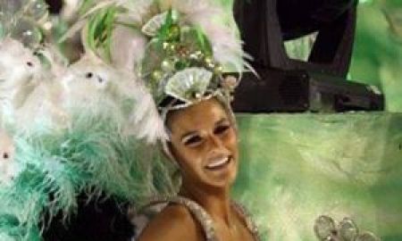 Viviane Araújo, Luiza Brunet, Fernanda Lima... Confira quem são as famosas que já desfilaram no Carnaval grávidas!