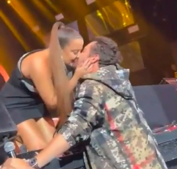 Maiara e Fernando Zor trocam beijos durante <i>show</i> pela primeira vez após reatarem; veja!