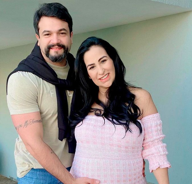 Fabíola Gadelha compartilha fotos do nascimento da terceira filha e agradece fãs: Obrigada por todo carinho e apoio A jornalista usou as redes sociais para contar um pouquinho mais da pequena Yasmin