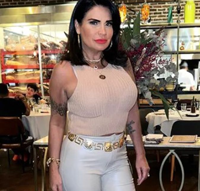 Ex-A Fazenda Solange Gomes é condenada em processo judicial, diz jornal A modelo teria passado do ponto nas reclamações que fez nas redes sociais sobre a pensão alimentícia de sua filha e, por isso, terá que pagar 15 mil reais por danos morais