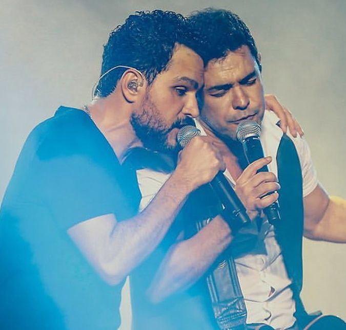 Após fortes rumores de separação, Luciano Camargo surpreende e fala sobre projeto solo do irmão, Zezé Di Camargo Zezé lançou seu primeiro trabalho solo, chamado Rústico