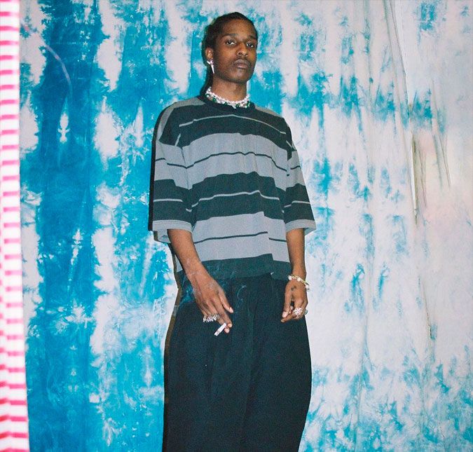 O rapper foi detido no Aeroporto Internacional de Los Angeles após retornar de Barbados com a amada