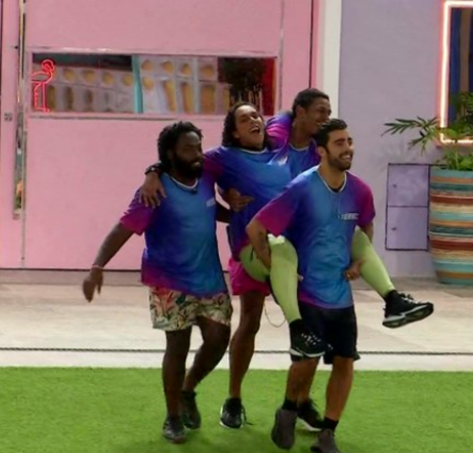 Outra situação que irritou Arthur foi quando Paulo André, Douglas Silva e Pedro Scooby desistiram da Prova do Líder para dar a vitória a Linn da Quebrada.