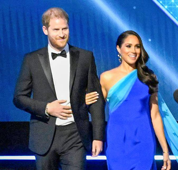 Rainha Elizabeth convida príncipe Harry e Meghan Markle para participar do Jubileu de Platina e desagrada a realeza