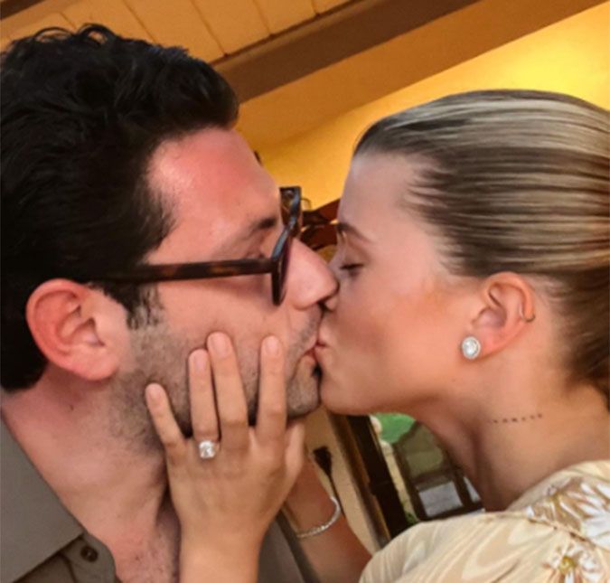 A filha de Lionel Richie ficou noiva do empresário Elliot Grainge nesta quarta feira, dia 20