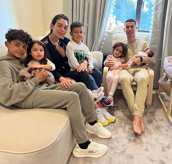 Cristiano Ronaldo e Georgina Rodríguez divulgam nome escolhido para a filha bebê, saiba mais!