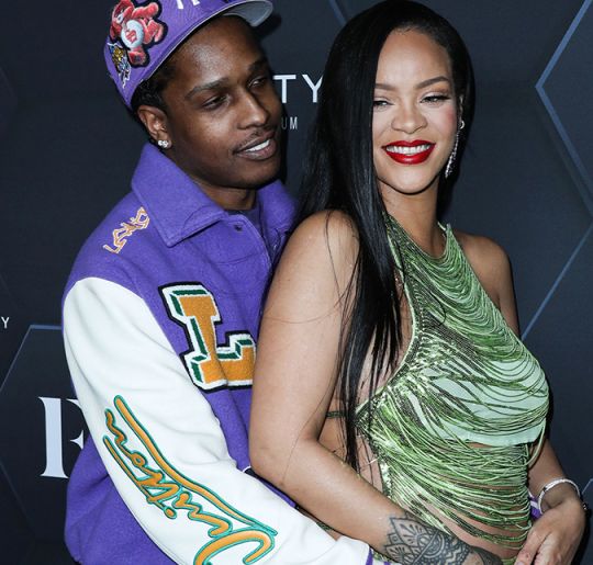 Rihanna pretende criar filho em Barbados, seu país natal. Relembre como foi a gravidez super estilosa da cantora!