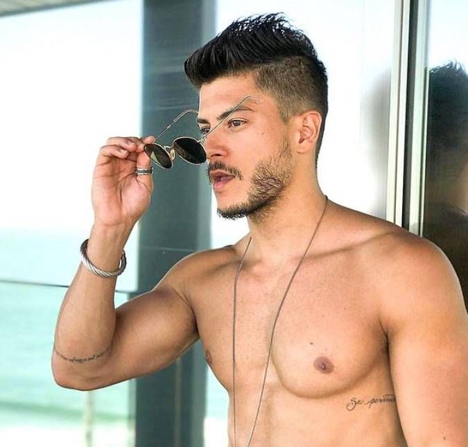 Arthur Aguiar já tem trabalho garantido após o BBB22, diz colunista O ator faz parte do elenco de Rico's