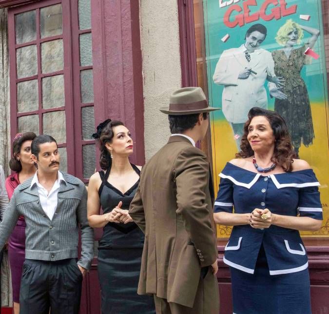 Chega o dia da estreia do espetáculo do teatro de revista. Confira o resumo dos capítulos de Além da Ilusão A novela agitará o horário das 18h na emissora