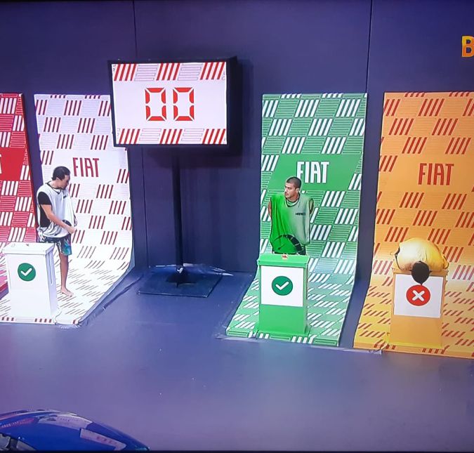 Paulo André se enrola com microfone e quase é o segundo eliminado da prova do líder, entenda! A produção demorou alguns minutos para analisar as imagens