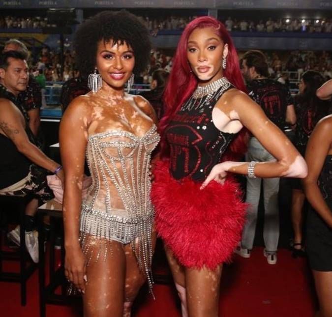 Natália Deodato e modelo Winnie Harlow posam juntas no camarote N1 da Sapucaí; veja! A modelo e a ex BBB estavam curtindo o primeiro dia de desfiles