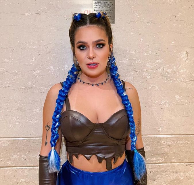 Viih Tube desabafa após desrespeito em saída de camarote: Tocaram nas minhas partes íntimas A influenciadora estava na Sapucaí curtindo o Carnaval